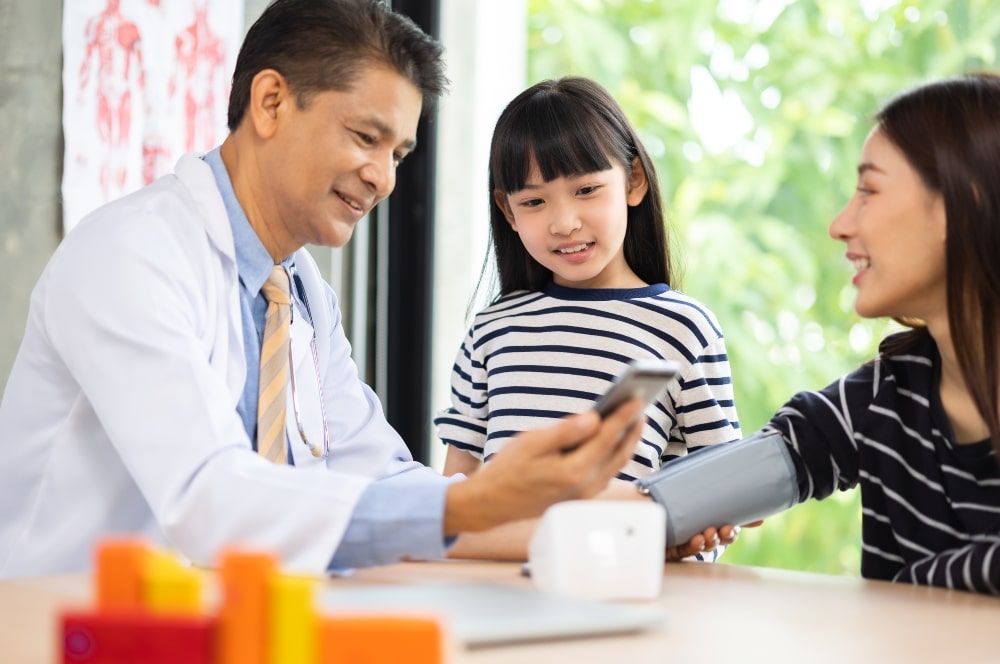 doctor-woman-kid-clinic-2022-01-19-00-15-21-utc-1